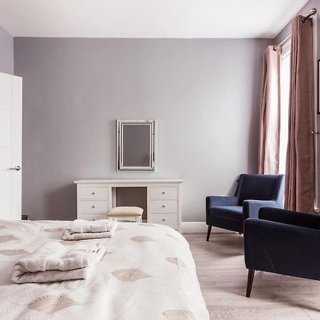 4 Bedroom House, 2 Min Walk From Station 伦敦 外观 照片
