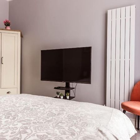 4 Bedroom House, 2 Min Walk From Station 伦敦 外观 照片
