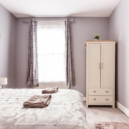 4 Bedroom House, 2 Min Walk From Station 伦敦 外观 照片