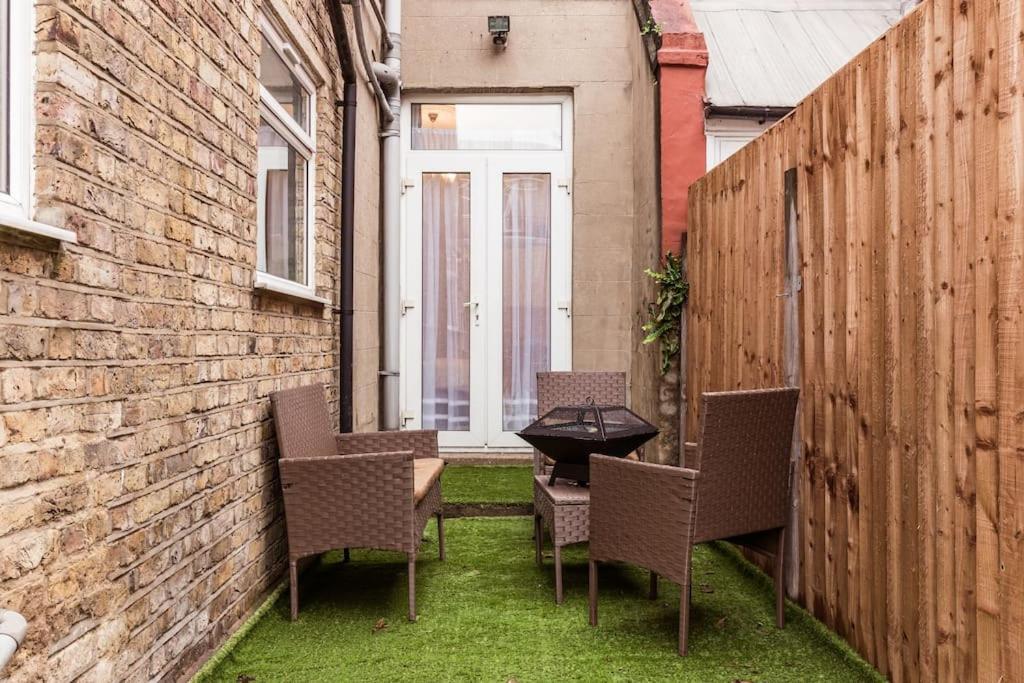 4 Bedroom House, 2 Min Walk From Station 伦敦 外观 照片