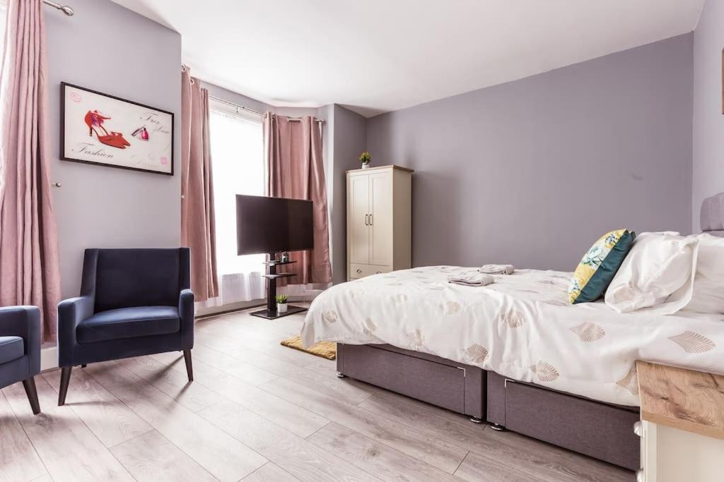 4 Bedroom House, 2 Min Walk From Station 伦敦 外观 照片