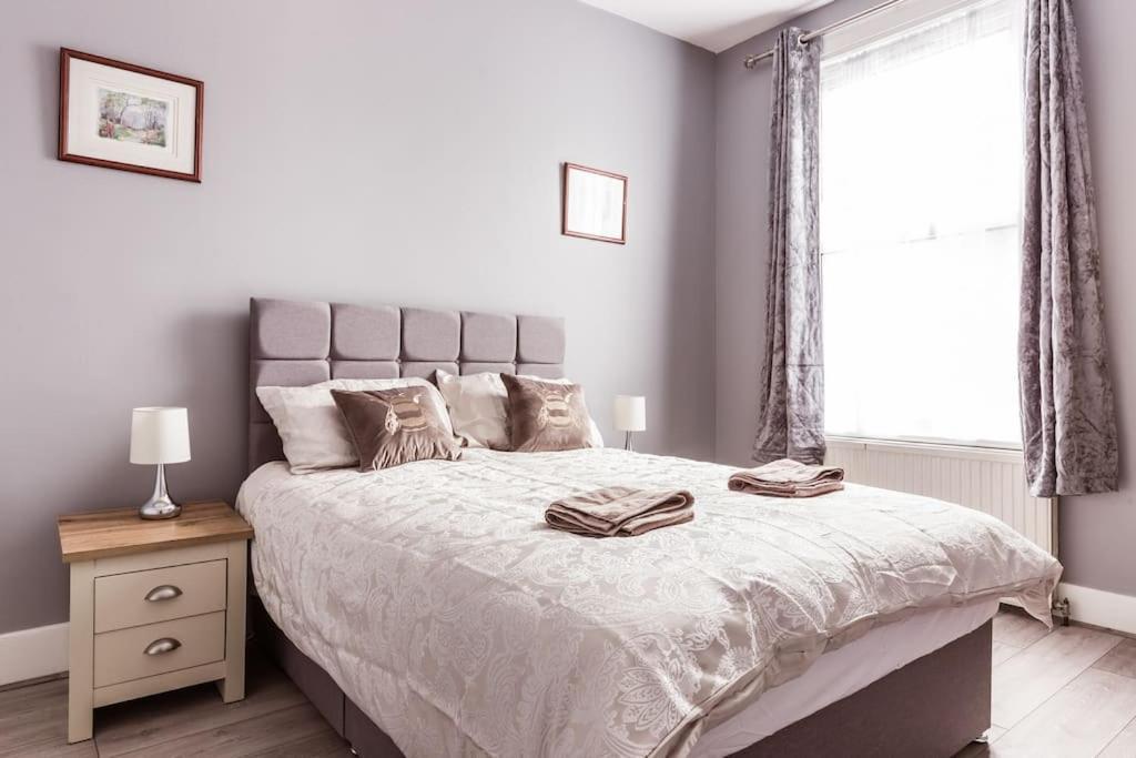 4 Bedroom House, 2 Min Walk From Station 伦敦 外观 照片