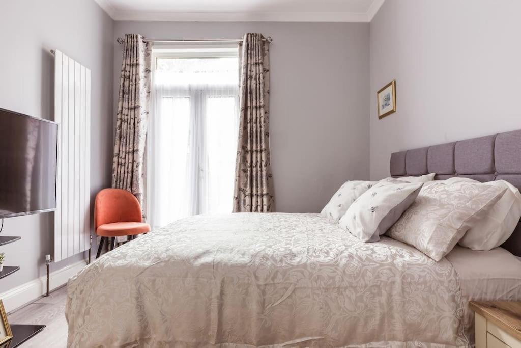 4 Bedroom House, 2 Min Walk From Station 伦敦 外观 照片