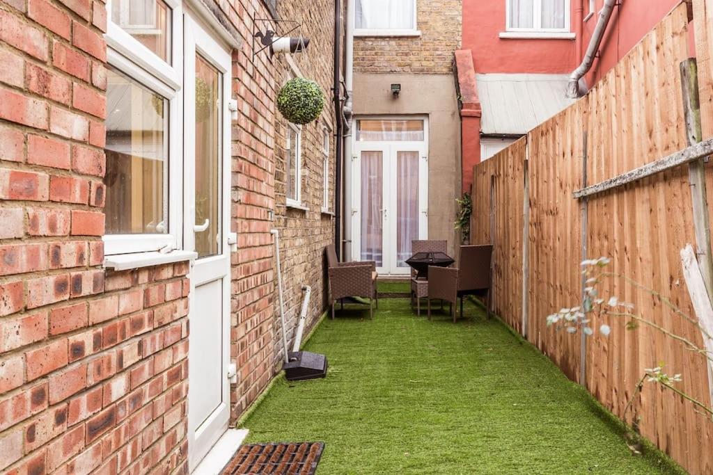 4 Bedroom House, 2 Min Walk From Station 伦敦 外观 照片