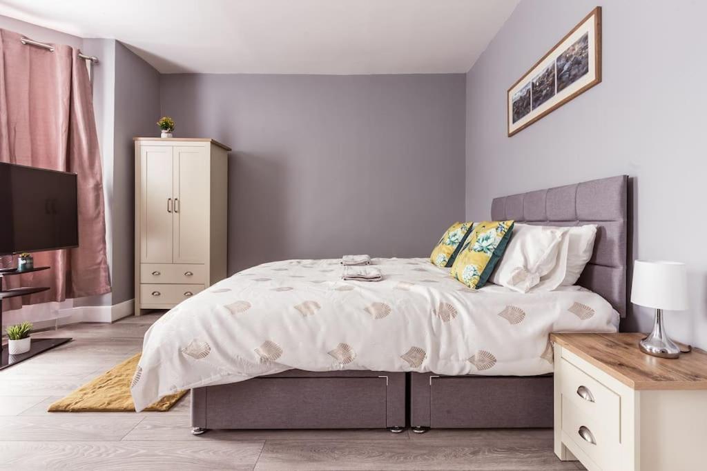 4 Bedroom House, 2 Min Walk From Station 伦敦 外观 照片